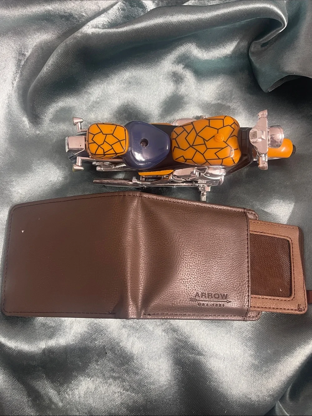 Arrow Two-Tone Brown Leather Card Holder